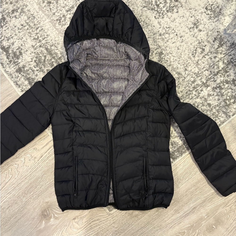 Black Reversible Puffer Jacket. Sz S.
